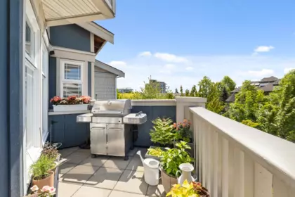 Laundry Room Photo of 302- 15392 16a Avenue, Surrey, BC