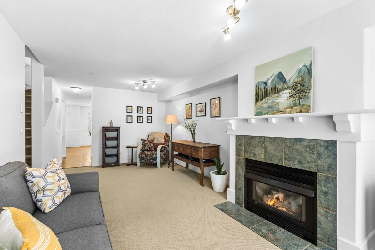 Living Room Photo of 4 8930 Walnut Grove Drive, Langley, BC