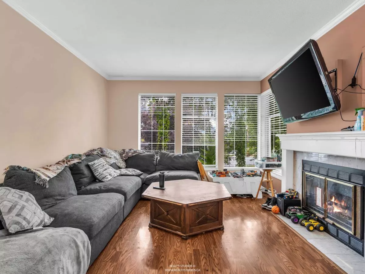 Living Room Photo of 11638 225 Street, Maple Ridge, BC