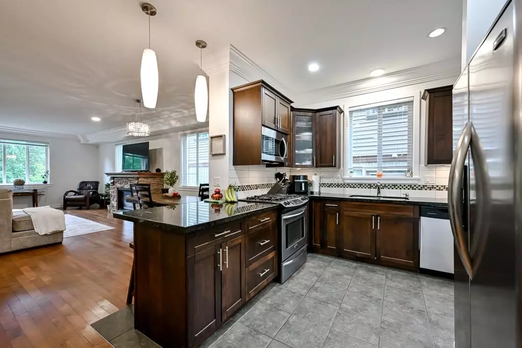 Dining Area Photo of 2 35626 Mckee Road, Abbotsford, BC