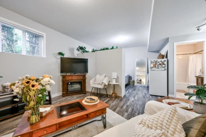 Hallway Photo of 2 35626 Mckee Road, Abbotsford, BC