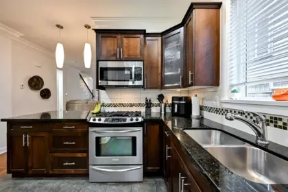 Kitchen Island Photo of 2 35626 Mckee Road, Abbotsford, BC
