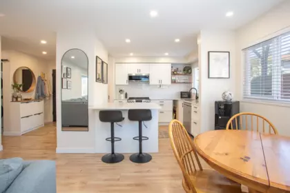 202 1381 Martin Street, White Rock, BC, White Rock — Apartment/Condo for sale