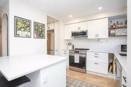 202 1381 Martin Street, White Rock, BC, White Rock — Apartment/Condo for sale
