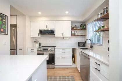202 1381 Martin Street, White Rock, BC, White Rock — Apartment/Condo for sale