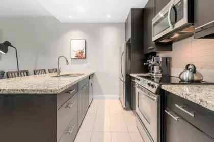 203 2970 King George Boulevard, Surrey, BC, Surrey — Apartment/Condo for sale