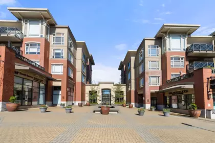 203 2970 King George Boulevard, Surrey, BC, Surrey — Apartment/Condo for sale