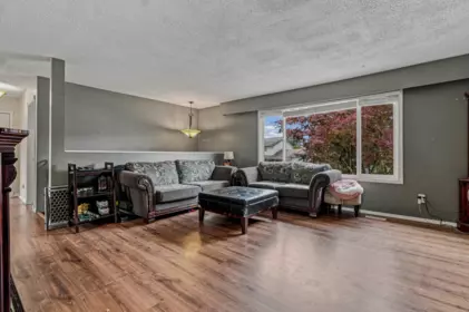 Kitchen Photo of 9324 James Street, Chilliwack, BC