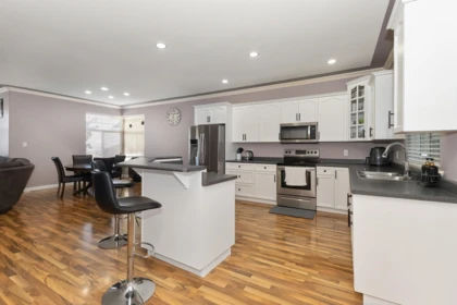 Kitchen Island Photo of 33577 12th Avenue, Mission, BC
