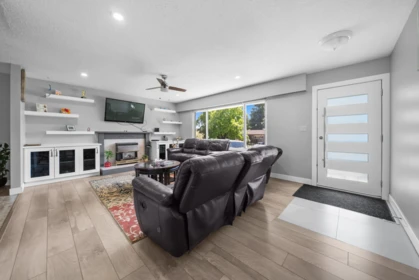 Kitchen Island Photo of 29289 Sunvalley Crescent, Abbotsford, BC