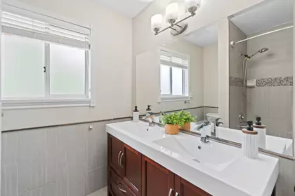 Hallway Photo of 12326 234 Street, Maple Ridge, BC