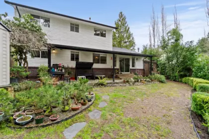 Swimming Pool Photo of 12326 234 Street, Maple Ridge, BC