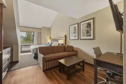 216 4220 Gateway Drive, Whistler, BC, Whistler — Apartment/Condo for sale