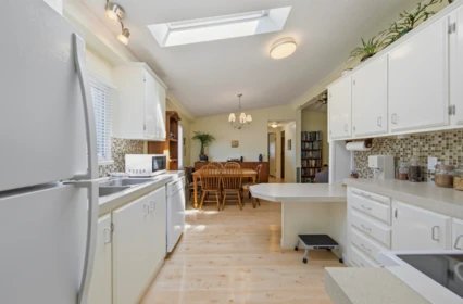 Kitchen Island Photo of 162 145 King Edward Street, Coquitlam, BC