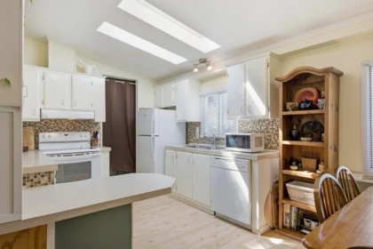 Kitchen Photo of 162 145 King Edward Street, Coquitlam, BC