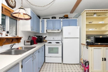 Kitchen Island Photo of 7 1413 Sunshine Coast Highway, Gibsons, BC