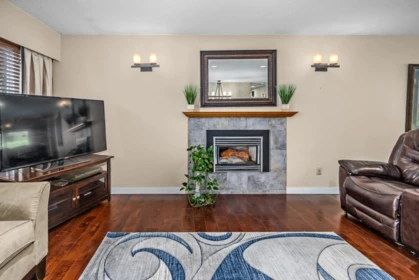 Kitchen Island Photo of 11527 Fraserview Street, Maple Ridge, BC
