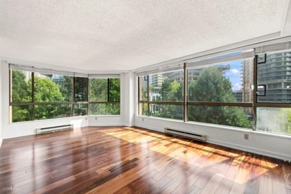 Dining Area Photo of 602 4350 Beresford Street, Burnaby, BC
