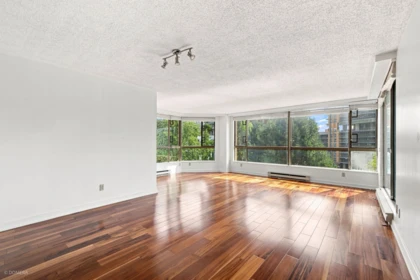 Kitchen Island Photo of 602 4350 Beresford Street, Burnaby, BC