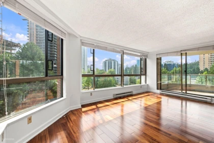 Kitchen Photo of 602 4350 Beresford Street, Burnaby, BC