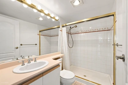 Powder Room Photo of 602 4350 Beresford Street, Burnaby, BC