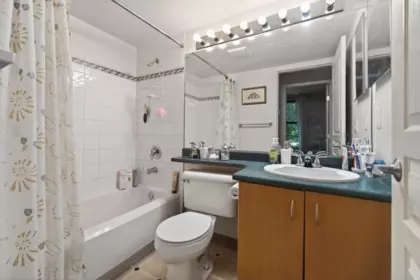 Entry Foyer Photo of 208 5288 Melbourne Street, Vancouver, BC