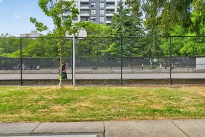 Garden / Landscaping Photo of 208 5288 Melbourne Street, Vancouver, BC