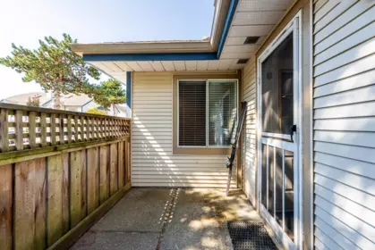 Hallway Photo of 129 7837 120a Street, Surrey, BC