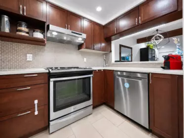 Kitchen Photo of 112 1274 Barclay Street, Vancouver, BC