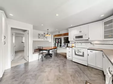 Family Room Photo of 524 Lyn Court, Coquitlam, BC