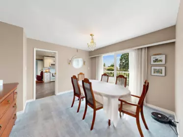 Kitchen Island Photo of 524 Lyn Court, Coquitlam, BC