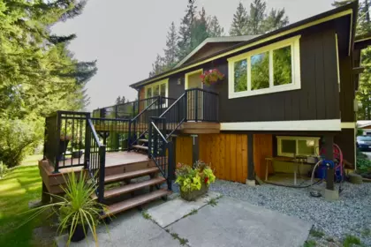 2703 Robinson Road, Roberts Creek, BC, Roberts Creek — Single Family Residence for sale