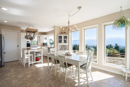 Kitchen Island Photo of 35950 Eaglecrest Place, Abbotsford, BC