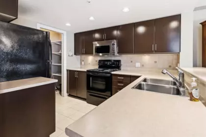 Kitchen Photo of 1006 295 Guildford Way, Port Moody, BC