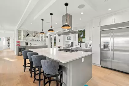 Kitchen Photo of 15472 Buena Vista Avenue, White Rock, BC