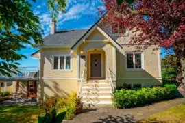 1104 Esquimalt Avenue, West Vancouver, BC