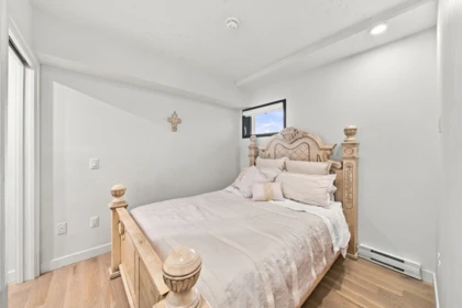 Walk-In Closet Photo of 507 239 Keefer Street, Vancouver, BC