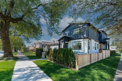 2995 E 17th Avenue, Vancouver, BC, Vancouver — Half Duplex for sale