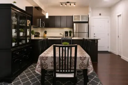 123 9655 King George Blvd Boulevard, Surrey, BC, Surrey — Apartment/Condo for sale