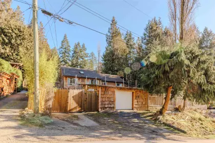 1084 Largo Road, Roberts Creek, BC, Roberts creek — Single Family Residence for sale