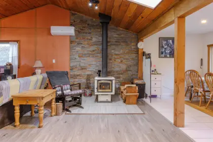 1084 Largo Road, Roberts Creek, BC, Roberts creek — Single Family Residence for sale