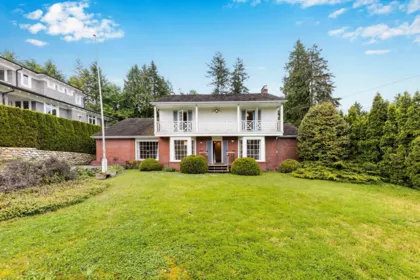 2050 Westdean Crescent, West Vancouver, BC, West vancouver — Single Family Residence for sale