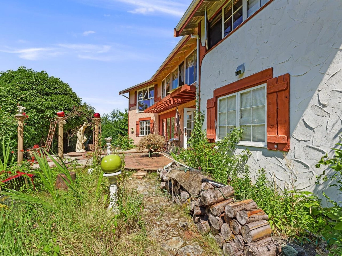 Basement Recreation Room Photo of 35 Lions Bay Avenue, Lions Bay, BC