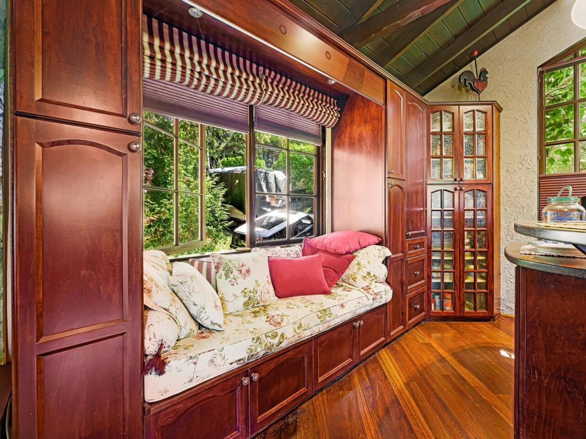 Bedroom 2 Photo of 35 Lions Bay Avenue, Lions Bay, BC