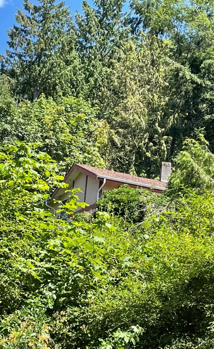 Entry Foyer Photo of 35 Lions Bay Avenue, Lions Bay, BC