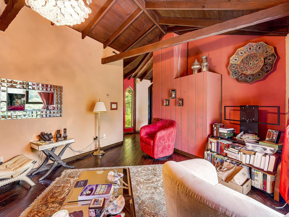 Family Room Photo of 35 Lions Bay Avenue, Lions Bay, BC