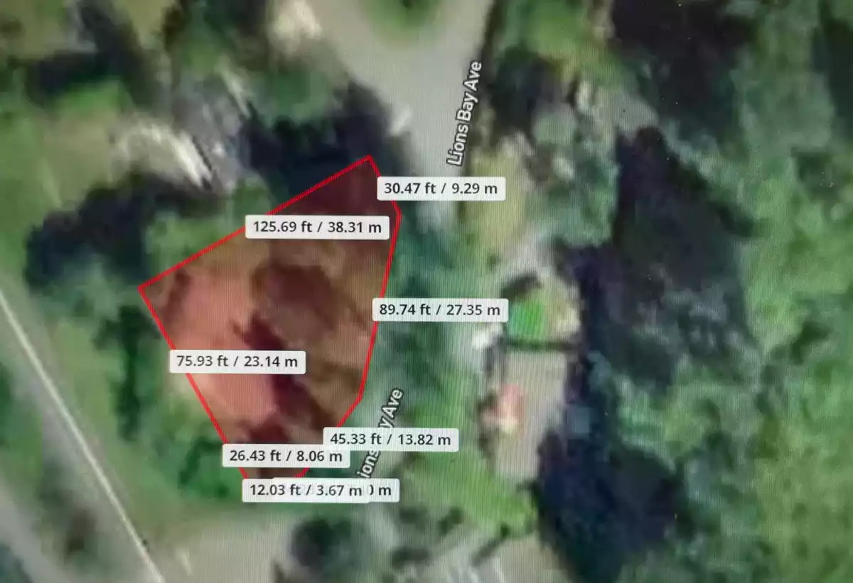 Garden / Landscaping Photo of 35 Lions Bay Avenue, Lions Bay, BC