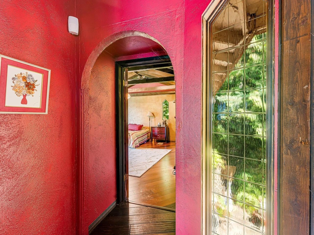 Kitchen Island Photo of 35 Lions Bay Avenue, Lions Bay, BC