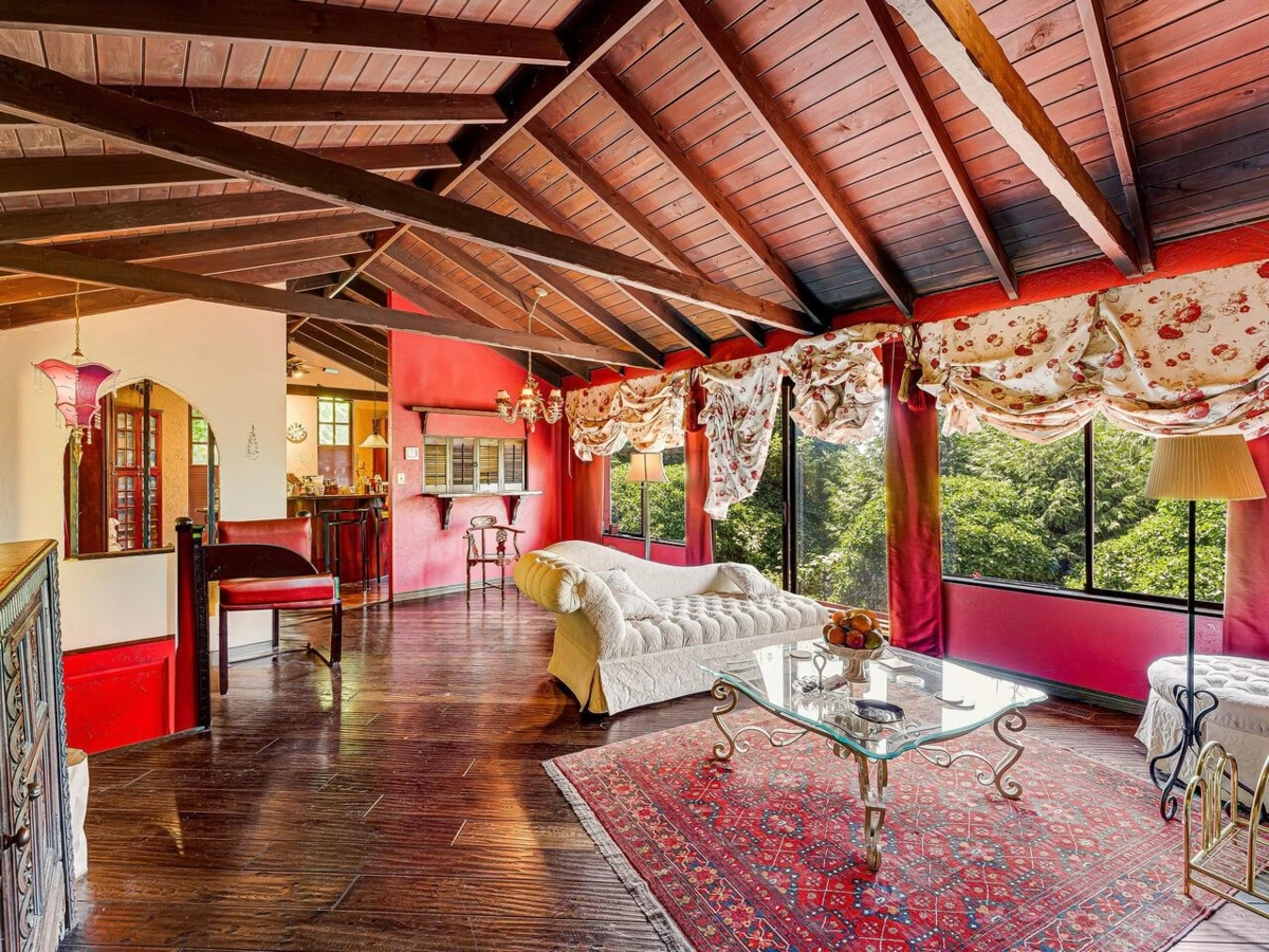 Kitchen Photo of 35 Lions Bay Avenue, Lions Bay, BC