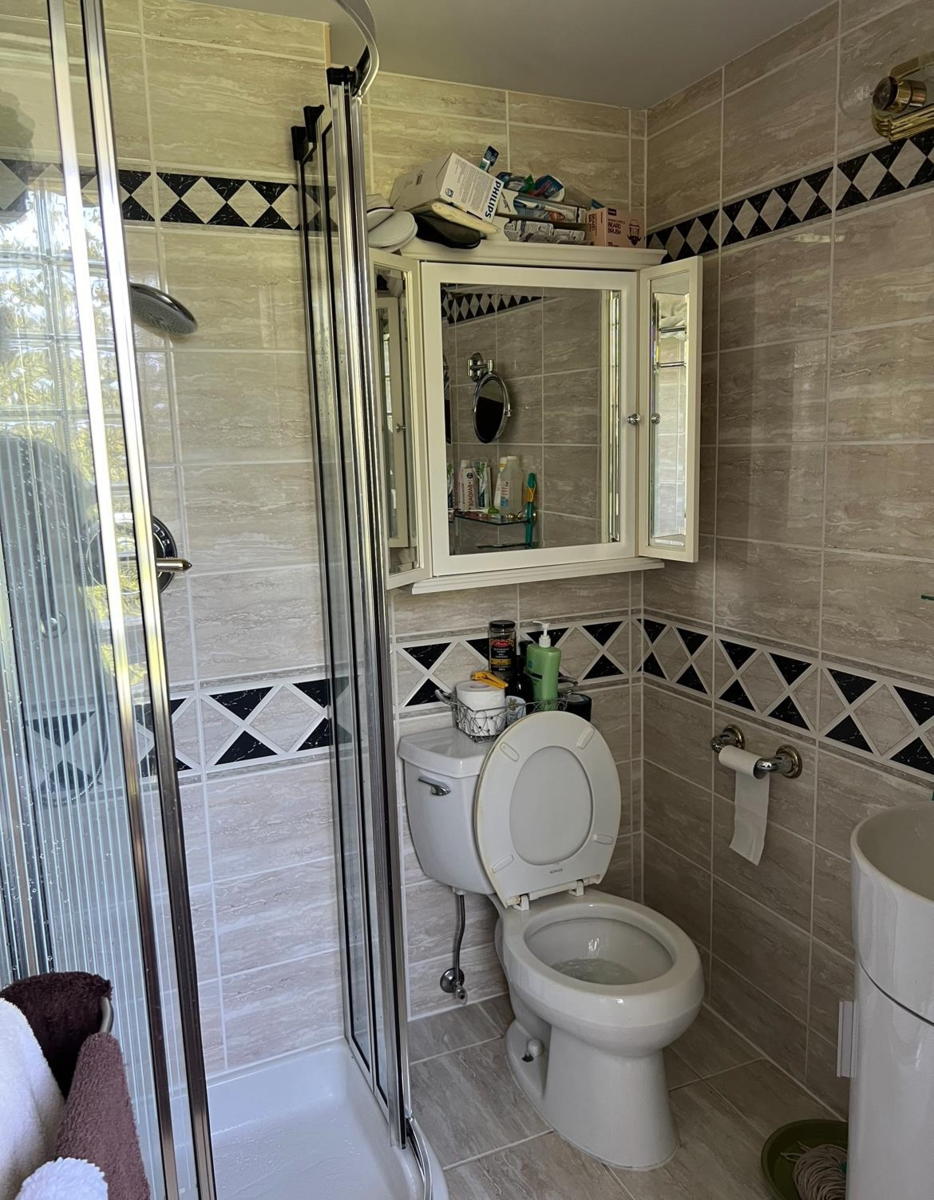 Laundry Room Photo of 35 Lions Bay Avenue, Lions Bay, BC